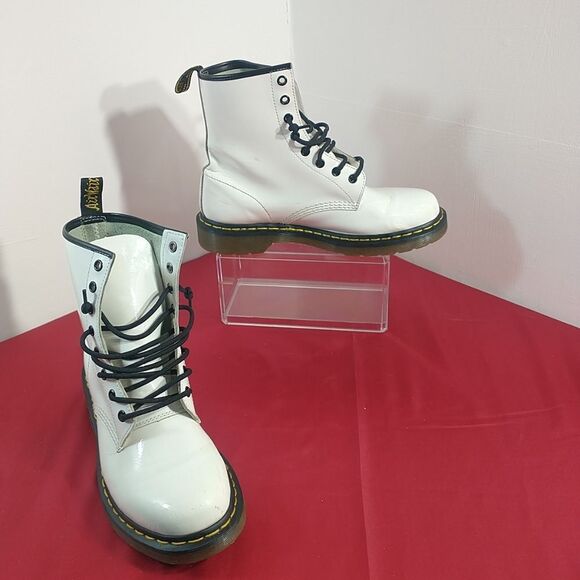 Dr. Doc Martens 1460 Womens Size 10 White Patent Leather 8 Eyelet Combat Boots. - Picture 1 of 14